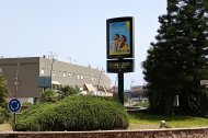 El termómetro marcaba 42 grados a las 16:00 horas de este domingo en la rotonda del Rafael Florido, en Almería capital.