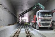 Imagen del montaje de las vías en el túnel de acceso a la Estación de Almería.