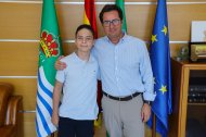 Rubén Romero ha sido recibido por el alcalde de El Ejido, Francisco Góngora.