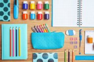 Comprar el material escolar en verano permite evitar colas, encontrar todo el producto disponible y repartir el gasto.