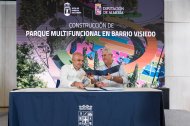 Firma del convenio entre el alcalde de Huércal de Almería y el presidente de Diputación para la construcción del Parque de las Familias de Barrio Visiedo.