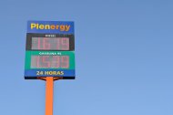 Precio del combustible en una gasolinera de Almería.