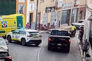 Policía Local y sanitarios, en el lugar de los hechos tras el suceso.