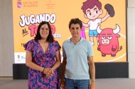 Almudena Morales y el director de la Escuela Taurina de Almería, Ruiz Manuel.