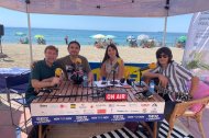 Adolfo Iglesias y Jon Juarez junto a Evaristo Martínez pasan por los micrófonos de la Cadena SER para compartir un rato de música excepcional.