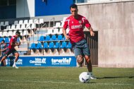 Thalys entrenando en Tenerife como uno más en la expedición del Almería.