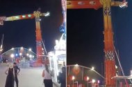 La atracción de feria averiada que ha dejado suspendidas a 60 metros a más de una decena de personas en Almería.