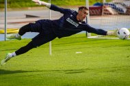 Fernando, el capitán del Almería que no juega pero manda en el vestuario.
