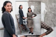 Dos muchachas del barrio de La Chanca dándole una mano de cal a su casa antes de que llegaran las lluvias de septiembre.