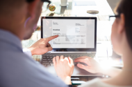 El software deberá emitir en formato estructurado, conectarse con la solución pública o una plataforma privada y permitir gestionar los diferentes estados de cada factura.