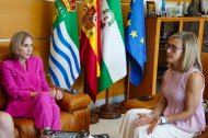 Julia Ibáñez junto a Nuria Victoria López.