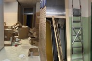 Dos escenas de los daños causados en el interior del CEIP Santa Isabel, donde habrían robado material y provocado desperfectos durante la pasada madrugada.