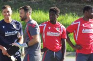 Marciano Tchami ha vuelto a entrenar con el primer equipo. En la imagen junto a Fernando, Ismael Falcón y Kassoum Koné.