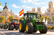 Las tres organizaciones agrarias se movilizarán conjuntamente el 28 de octubre
bajo el lema “Producimos tu comida, merecemos vivir de nuestro trabajo" y
llevarán sus tractores hasta el Ministerio de Agricultura.