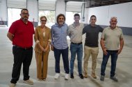 La alcaldesa de El Ejido, Julia Ibáñez, visita la empresa ejidense Agrupa2 S.L.