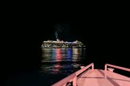 La Salvamar Carina, llegando al crucero Mein Schiff 2, de Tui, para evacuar a una pasajera de nacionalidad alemana.