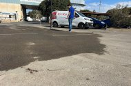 Sangre en el suelo horas después del asesinato a tiros del trabajador de Urbaser en el Punto Limpio del Sector 20.