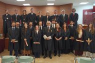 Foto de familia con los siete nuevos colegiados y colegiadas del Ilustre Colegio de la Abogacía de Almería.