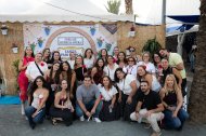 Los 'photocall' han llamado la atención de numerosos grupos de vecinos para inmortalizar su paso por la feria.
