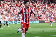 Miguel de la Fuente celebra su gol al Burgos en el Estadio de los Juegos Mediterráneos.