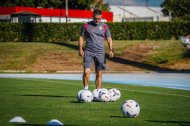 El entrenador del Almería tiene para elegir con una plantilla de mucha calidad.
