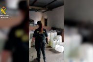Gasolina almacenada en una cochera de Adra.