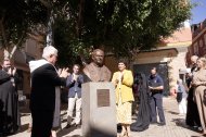 Inauguración del monumento a Benedicto XVI a espaldas de la Catedral de Almería.