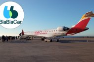 Imagen de un avión de Iberia junto al logo de BlaBlaCar.