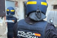 Dos agentes de la Policía Nacional.