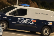 Vehículo de la Policía Científica en el entorno de Ikea.
