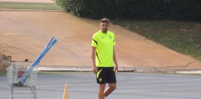 Edgar sale de nuevo al mercado y el Almería atiende ofertas.