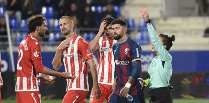 El Almería también ha sufrido arbitrajes polémicos y ha cerrado el pico.