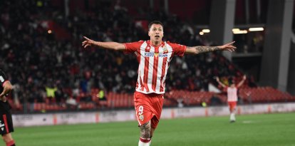 Thalys celebrando uno de los goles del Almería a la Cultural Leonesa.