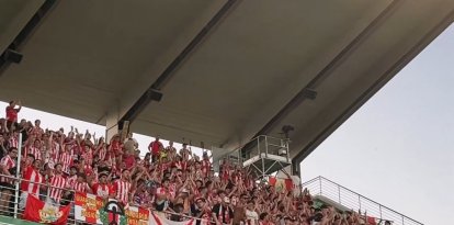 Los seguidores del Almería celebrando la victoria de su equipo en El Arcángel.