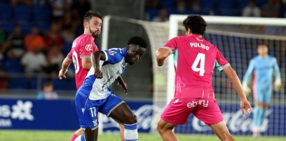 Gomis encarando con determinación en un partido con victoria de prestigio.