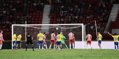 El Cádiz hizo el segundo gol sobre la bocina con una defensa relajada.