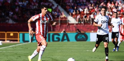 Marcos Luna volvió a ser titular contra el Burgos y fue uno de los más destacados en la primera mitad.