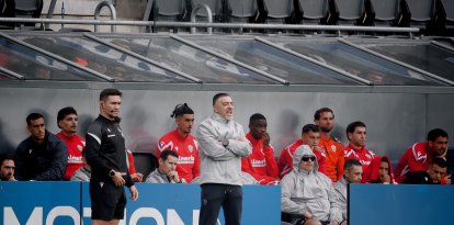 Pimienta se dejó la garganta en la banda para ordenar a su equipo.