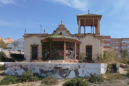 Vista general de la parcela y el Cortijo Arcos