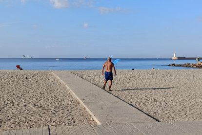 El calor aprieta desde bien temprano en la capital, que está sufriendo las temperaturas más altas en estas fechas de la última década.