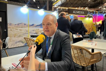 El alcalde de Cuevas del Almanzora, Antonio Fernández, en una entrevista con la SER sobre los proyectos turísticos de la localidad.