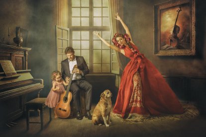 Anabel Veloso y su familia, en una imagen promocional de ‘Rapsodia flamenca’.