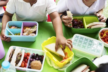 Los comedores escolares son una excelente manera de que nuestros niños aprendan a comer de todo.