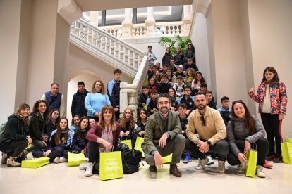 Recepción de los estudiantes italianos por el CEIP Divina Infantita en el Ayuntamiento.