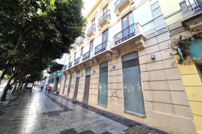 Edificio comercial a la venta en el Paseo de Almería.