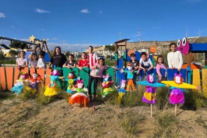 Los niños veratenses disfrutan de la jornada con sus "viejas".