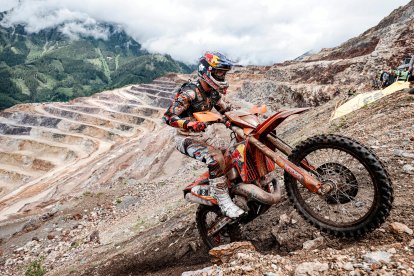 Compra una KTM EXC 2025. Regístrate y estarás mas READY TO RACE que nunca!