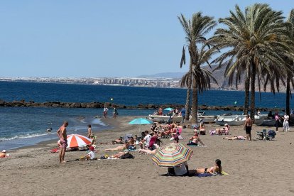 Playas con bañistas y el Paseo Marítimo lleno: el verano llega a Almería
