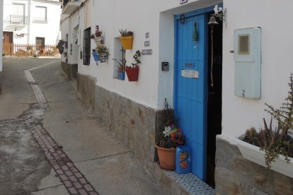 Entrada de la Casa Sin Estrés, situada junto a la iglesia.