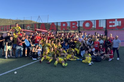El Atlético Pulpileño tras su clasificación a la final del playoff regional.